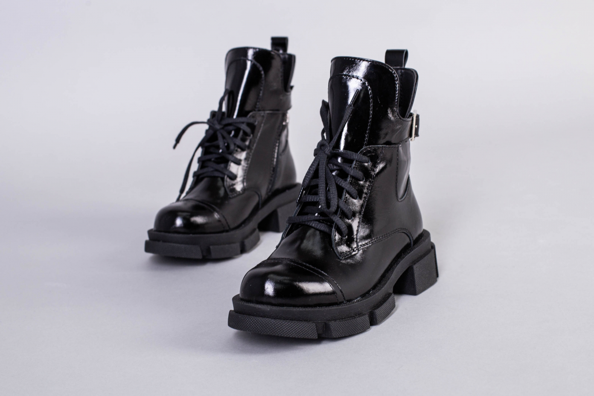 

Черевики жіночі шкіряні на шнурках демісезонні LuxuryShoes 5561д/40 Чорні