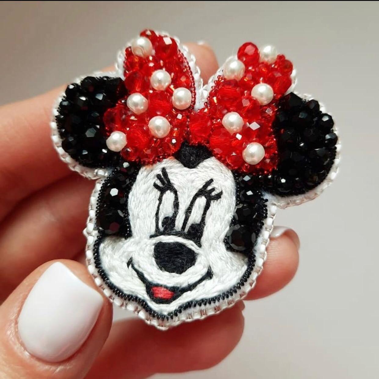 

Брошка ручной работы Mickey Mouse