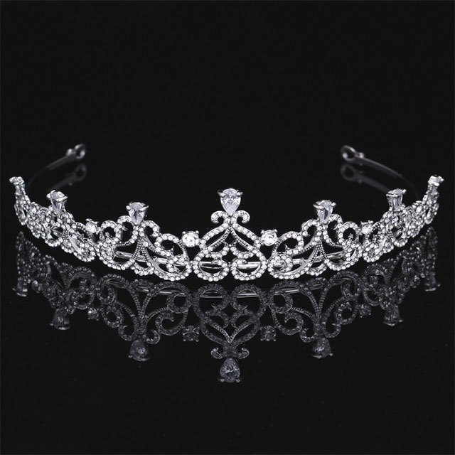 

Тиара Ажурная DiaDemaGrand Серебряный с белым камнем (021716-15-2)