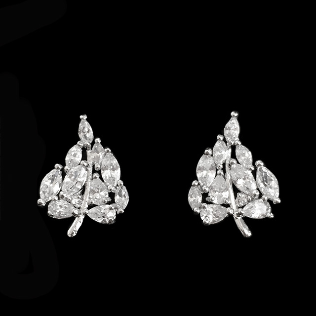 

Серьги-пуссеты Листочек DiaDemaGrand Серебряный с белым камнем (0418211-15-2)