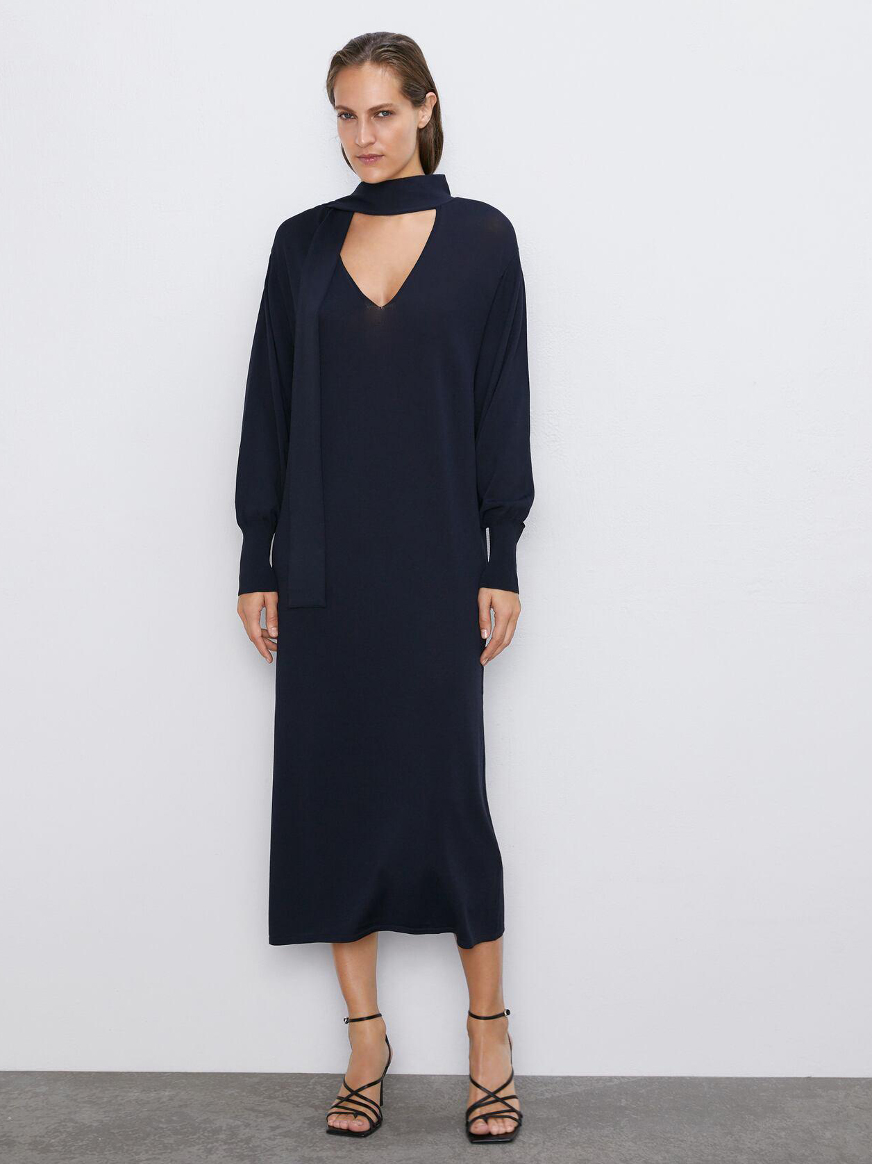 

Платье Zara 1822-122-401-AAQJ M Темно-синее