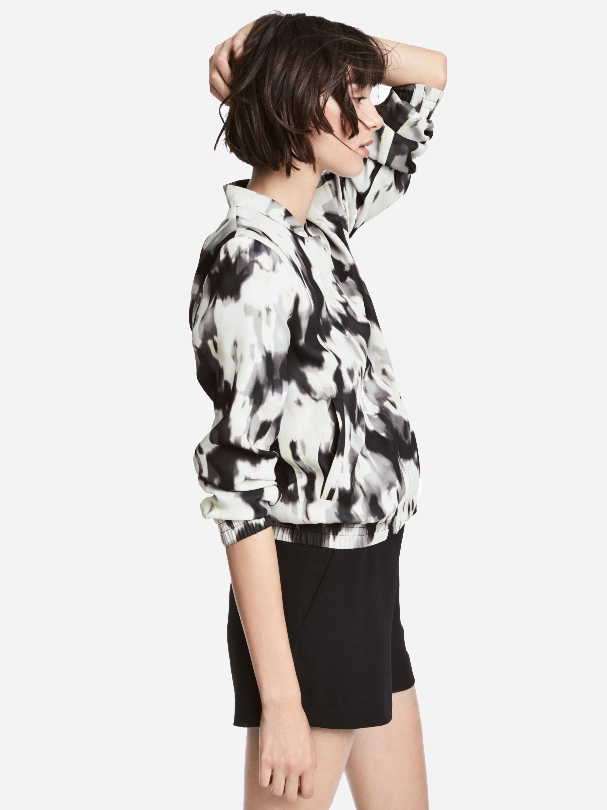 

Бомбер H&M 5221786-AAJI 36 Черный с белым