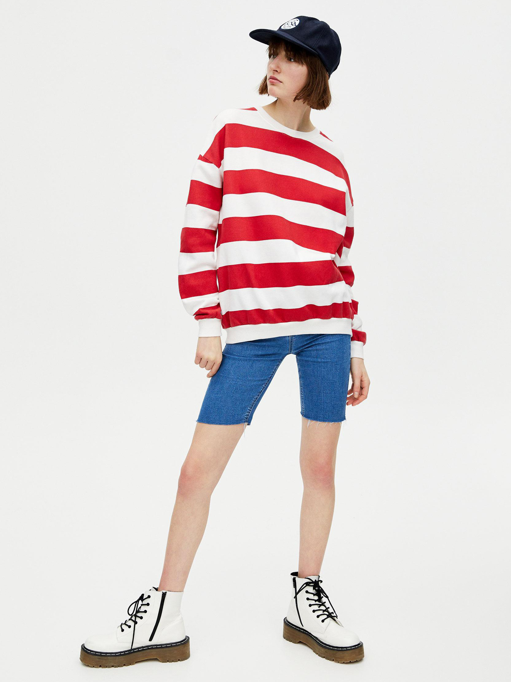 

Свитшот Pull & Bear 5590-405-671-ADUJ S Белый с красным