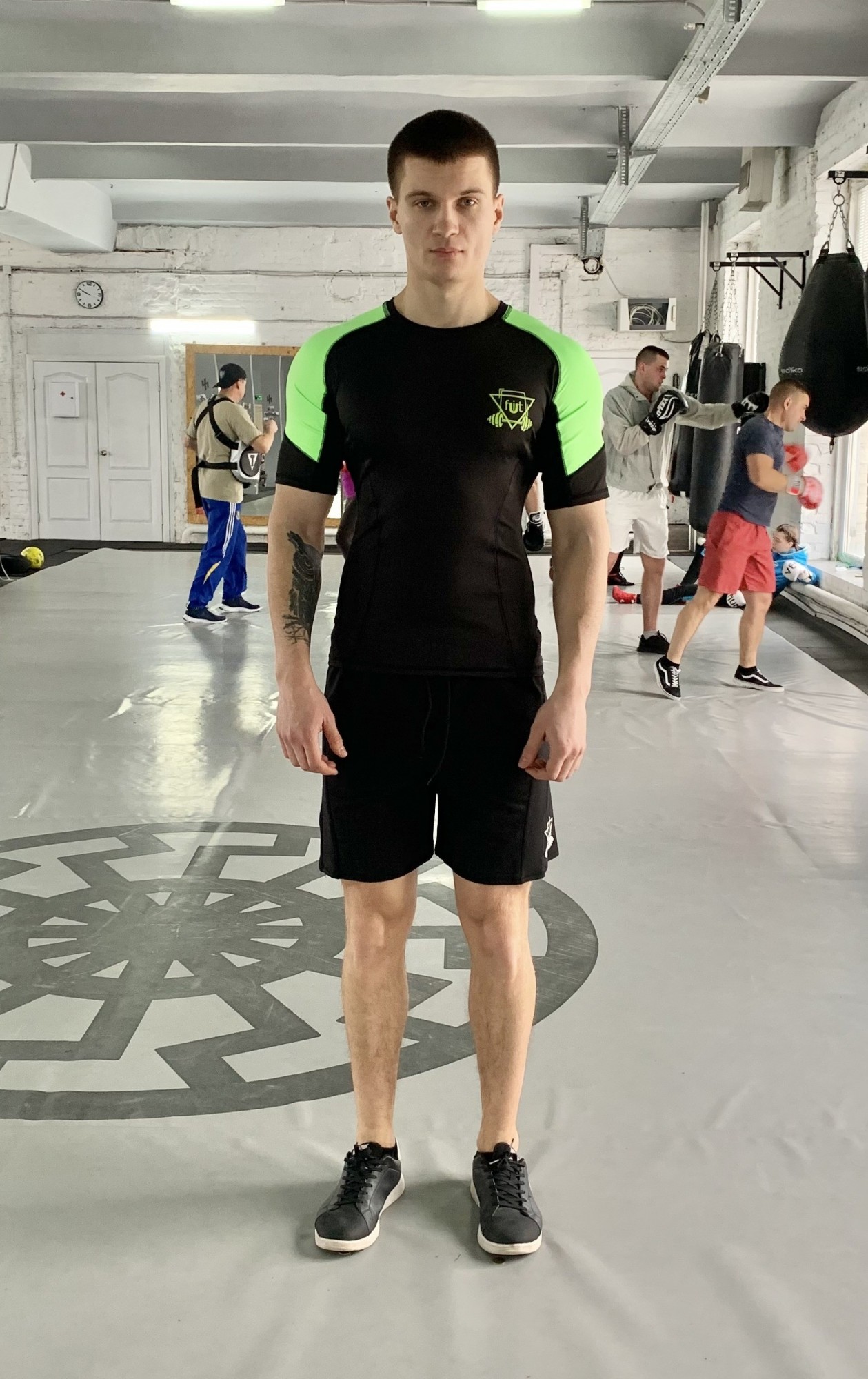 

Спортивный мужской набор (Рашгард шорты) Force-sh green 1 0 FitU M Черный