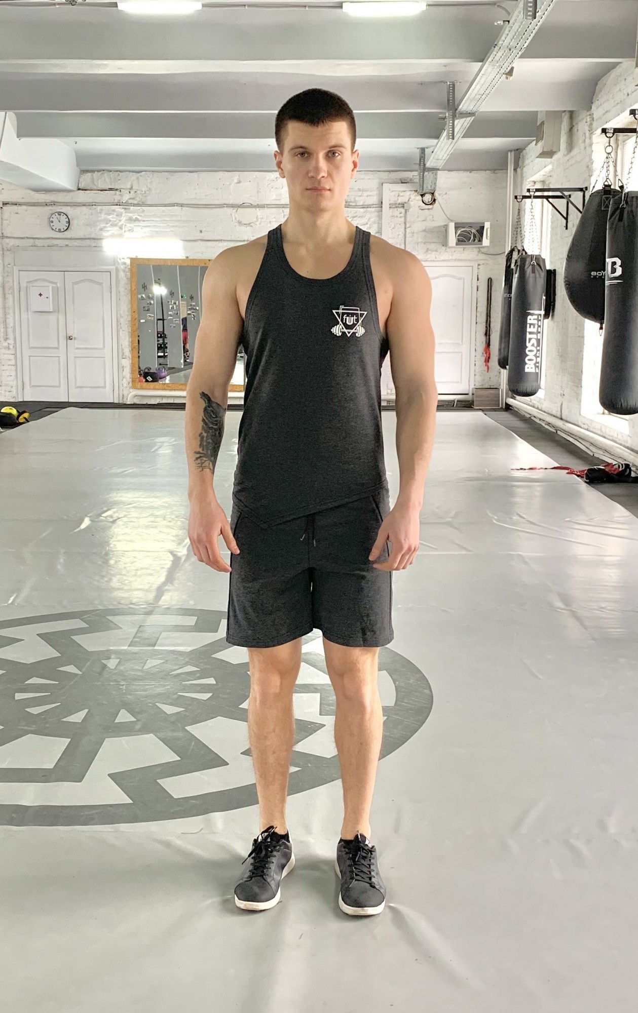

Спортивные мужские шорты Sting gray FitU S Серый