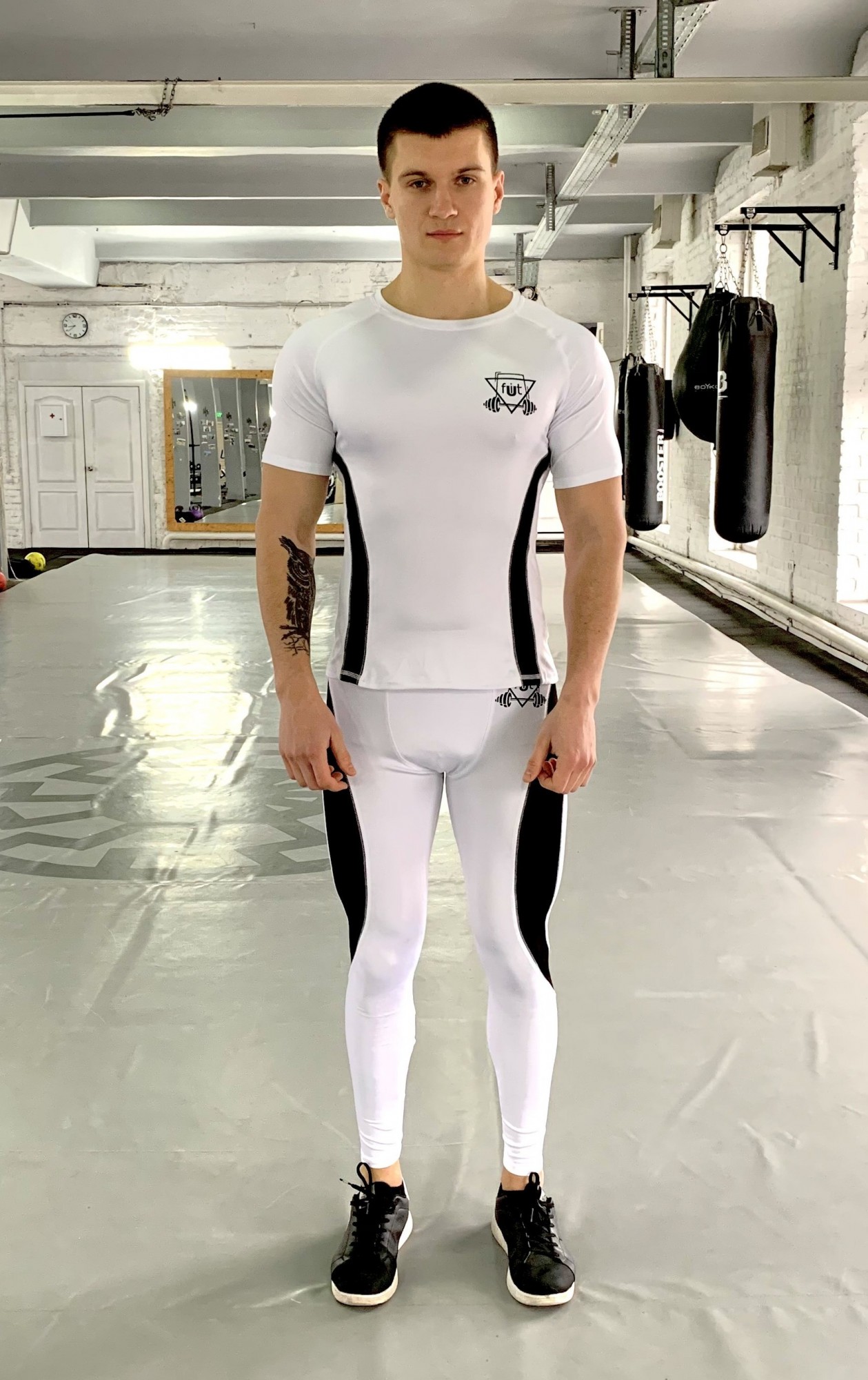 

Компрессионный мужской рашгард Armm b-white FitU M Белый