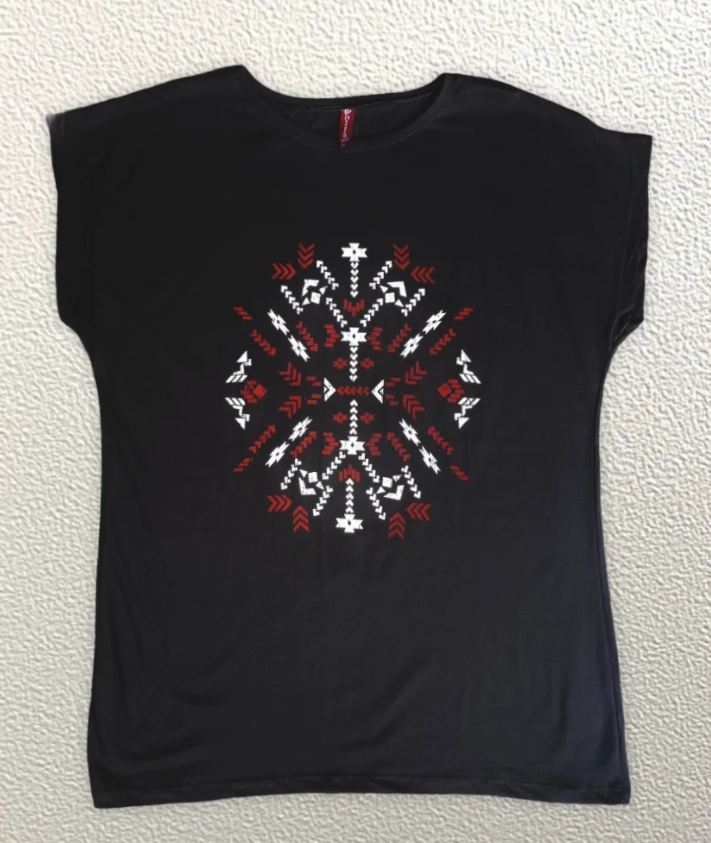 

Жіноча Футболка HAZARD Вишиванка чорна Батал 21262 (3XL (54))