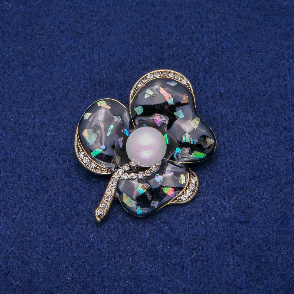 

Брошь Цветок с Перламутром Халиотис и стразами 41х51мм, золотистый металл, ida39176