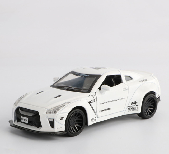 

Машина металлическая Nissan GTR 7862 со звуковыми эффектами (White)