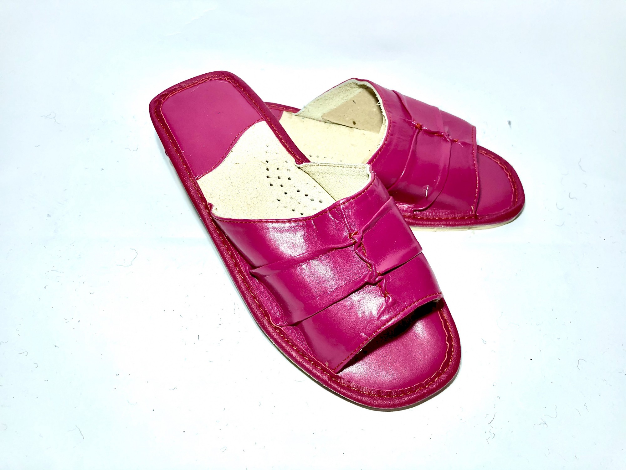 

Тапочки женские Zmorshka 36 фиолетовые кожаные M117