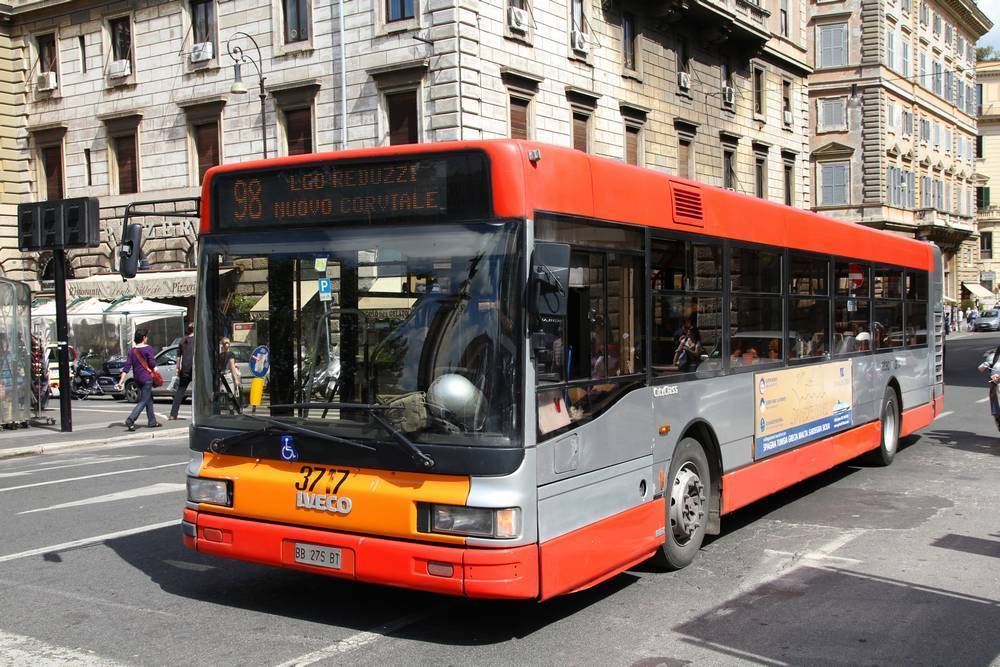 

Картина на холсте LaPrint Автобусы 120х80 см
