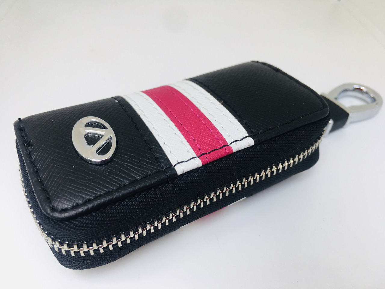 

Ключница для авто KeyHolder Prestige Car CHERY Черно-белая с красным