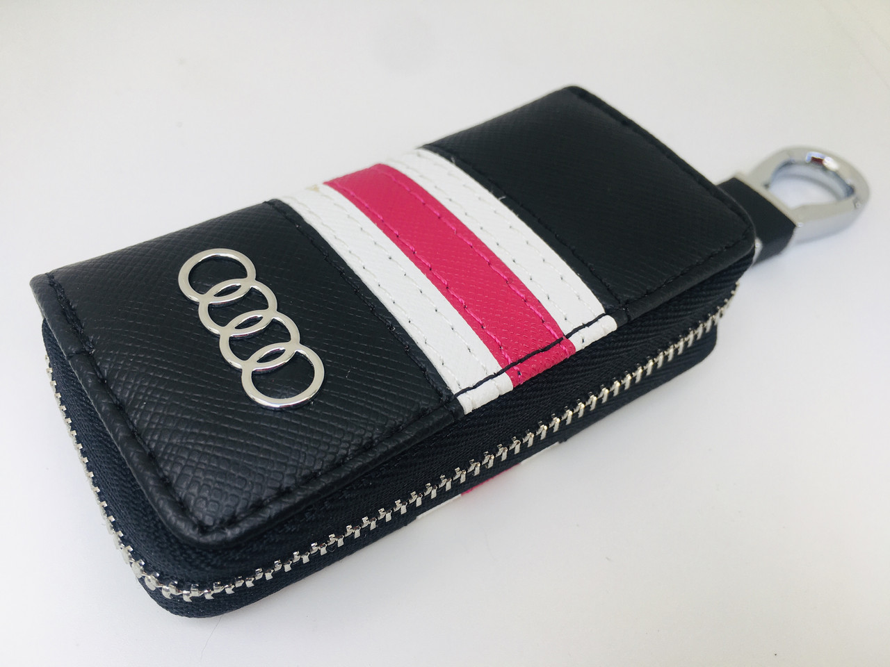 

Ключница для авто KeyHolder Prestige Car AUDI Черно-белая с красным