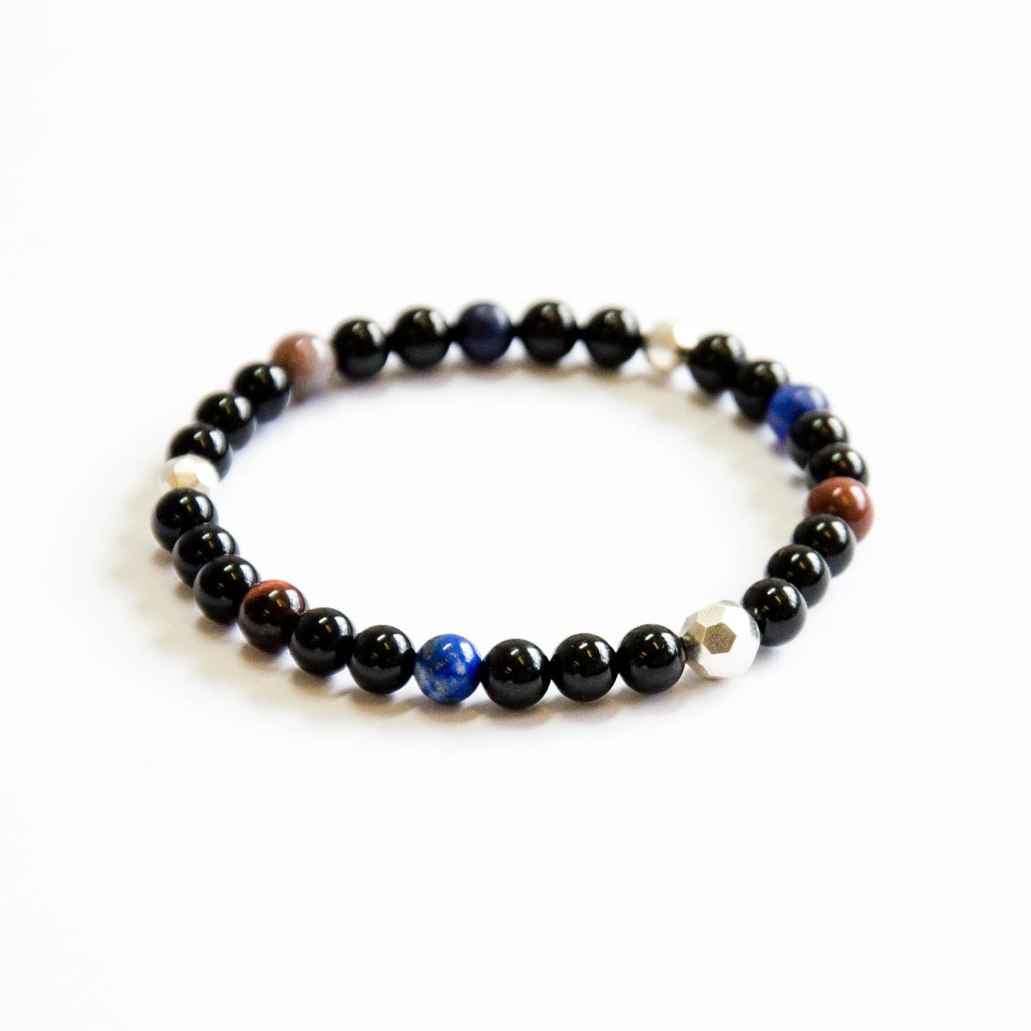 

Браслет TOTEM Adventure Jewelry с серебряными многогранниками и натуральными камнями 23 см (0140-2-5)