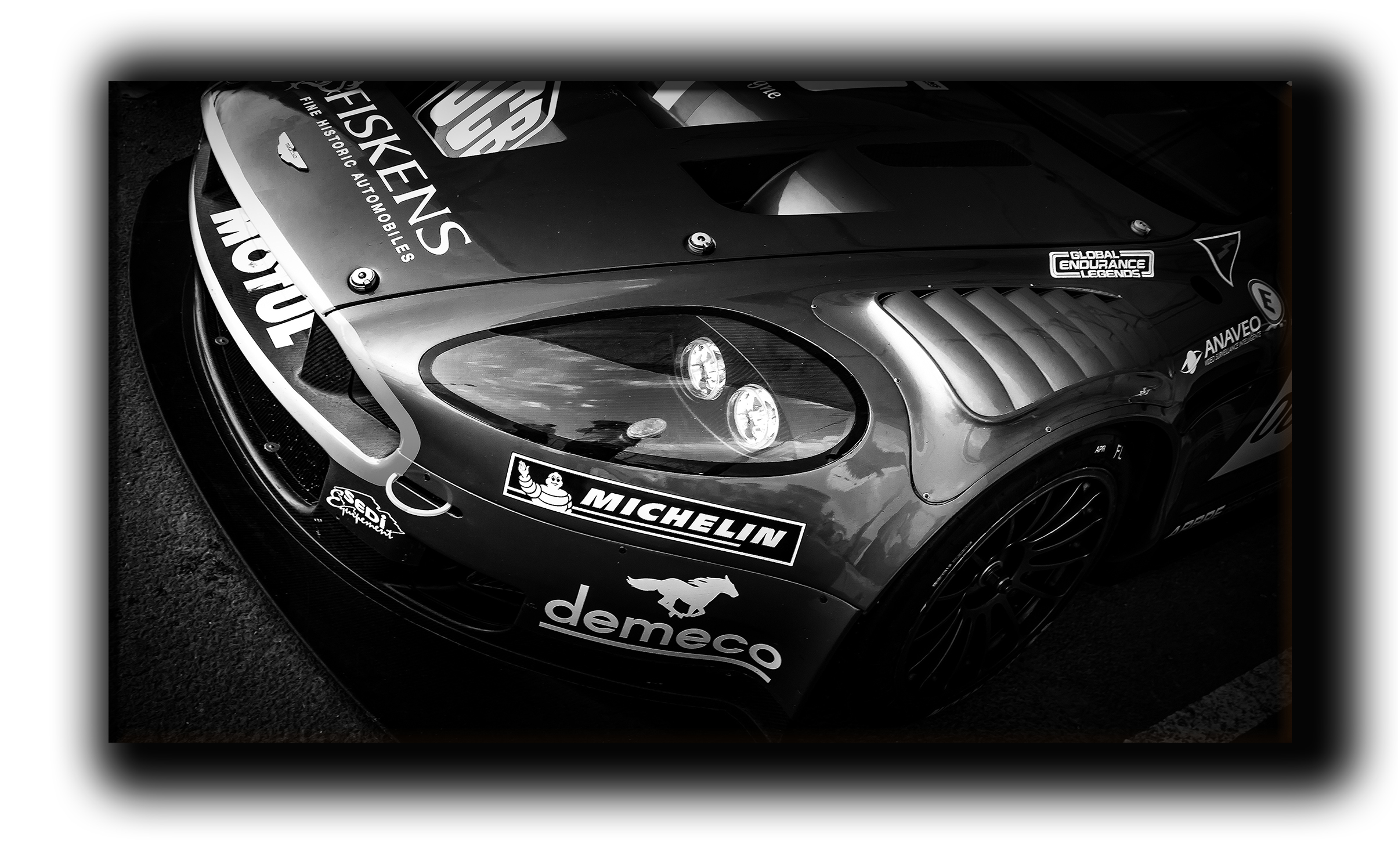 

картина на холсте aston martin dbr9 спортивные гоночные авто суперкары Hotel Arizona HD 44 см x 77 см