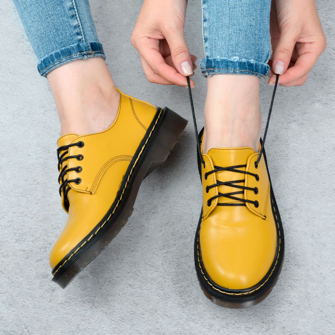Желтая обувь