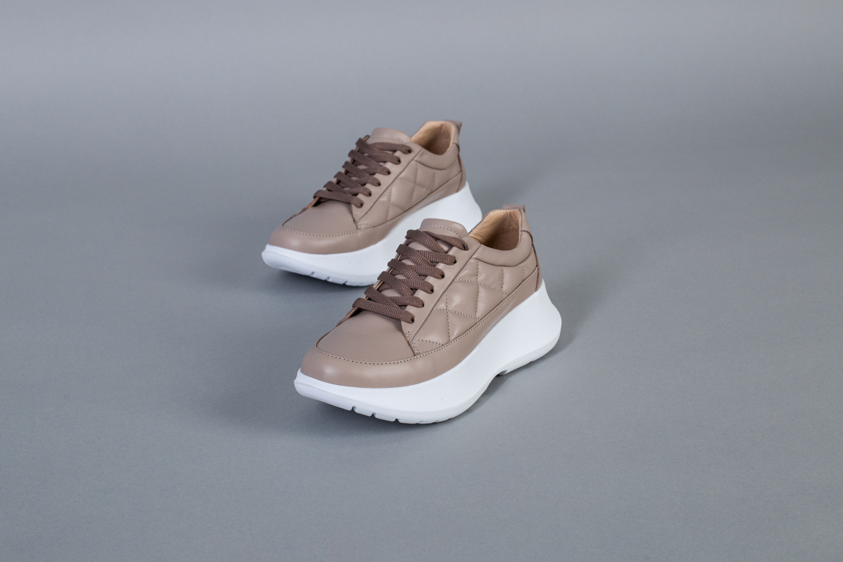 

Снікери з натуральної шкіри бежевого кольору на білій підошві LuxuryShoes 9801/36 (24 см) Україна