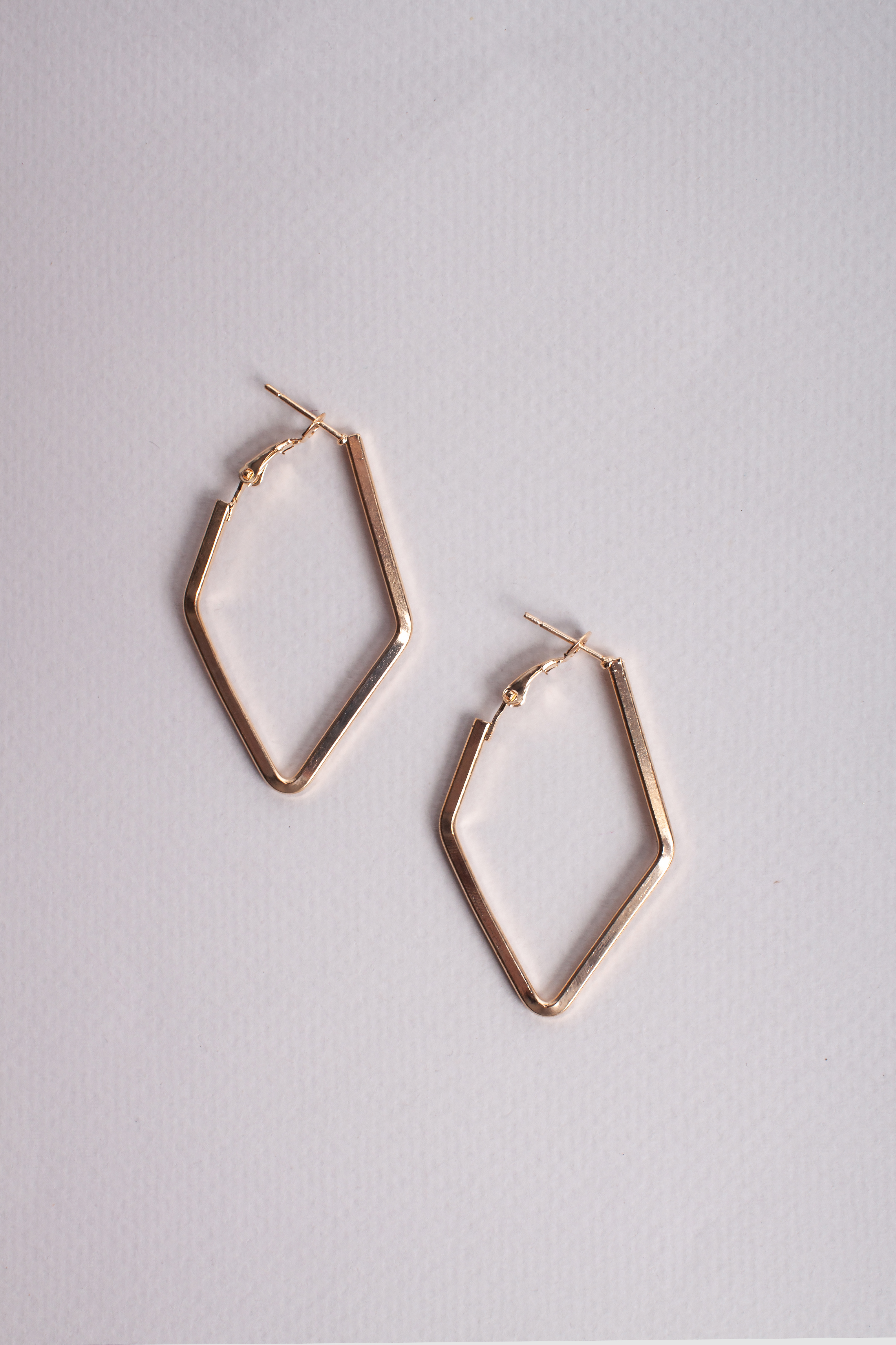 

Серьги FAMO Айра золотистые 4,8*2,8 (5-7419)