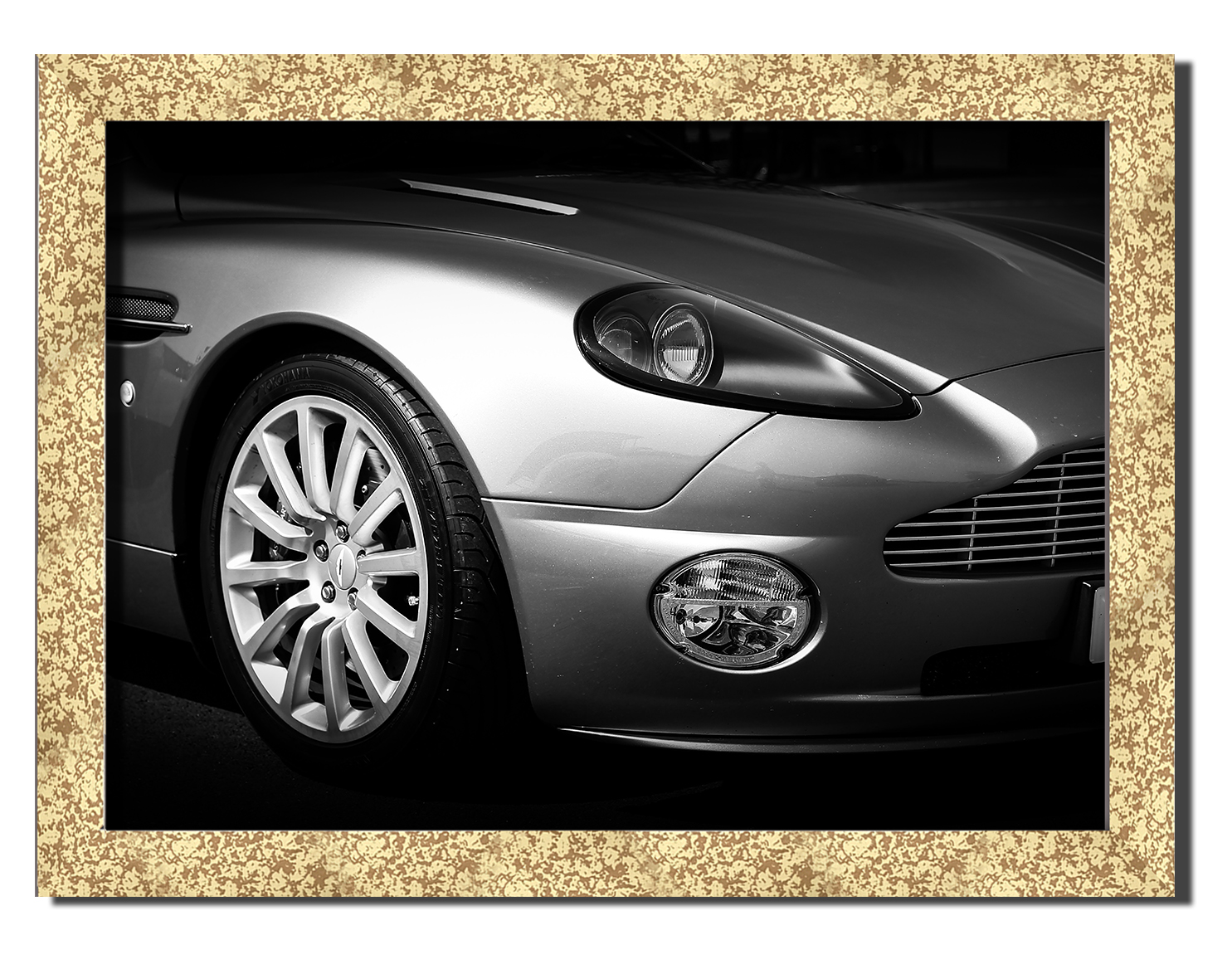 

Golden frame картина на файн-арт бумаге Спортивное авто Aston Martin гранд туризмо Hotel Arizona HD 31 см x 41 см