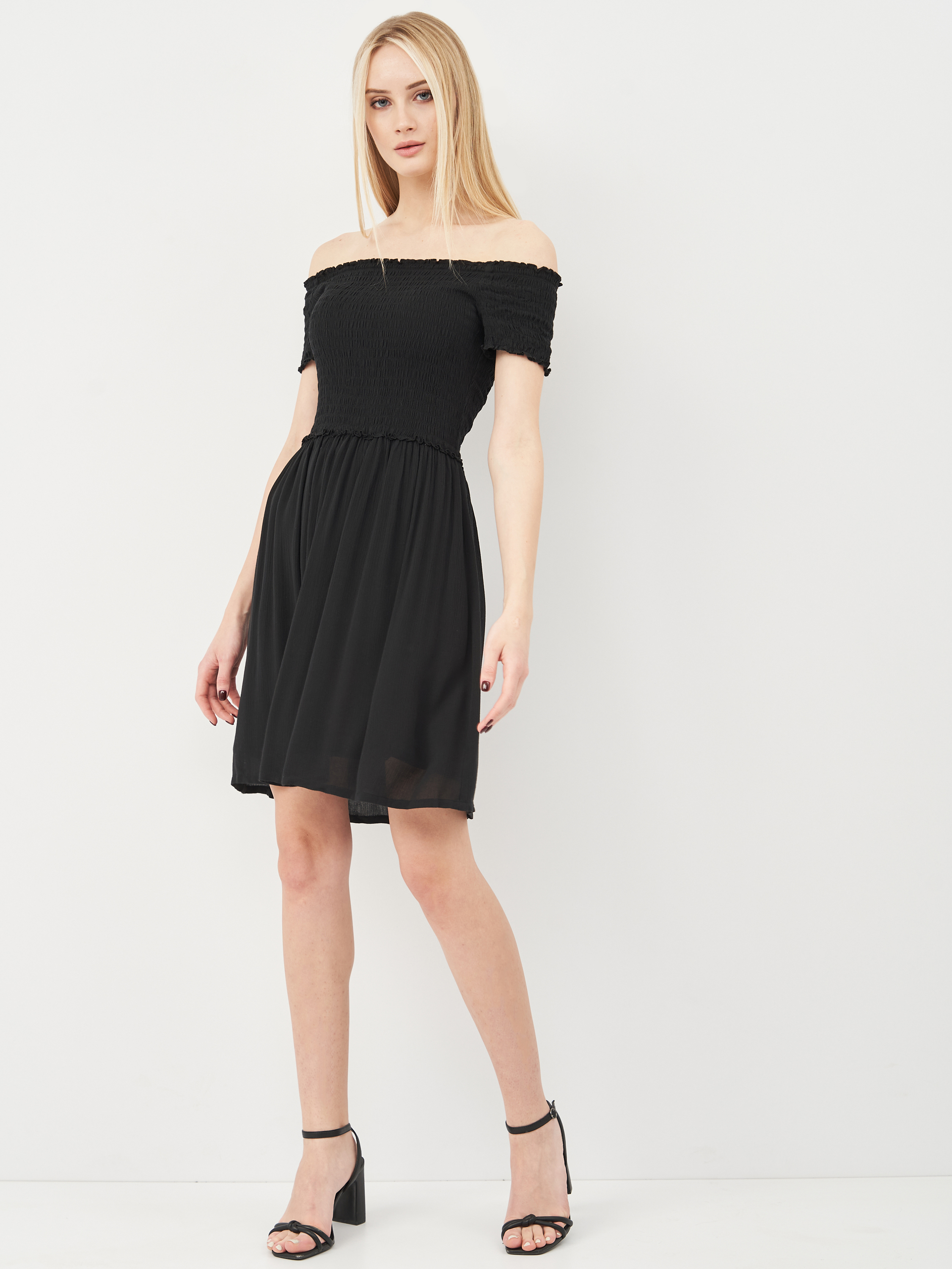 

Платье H&M KK0126422 38 Черное