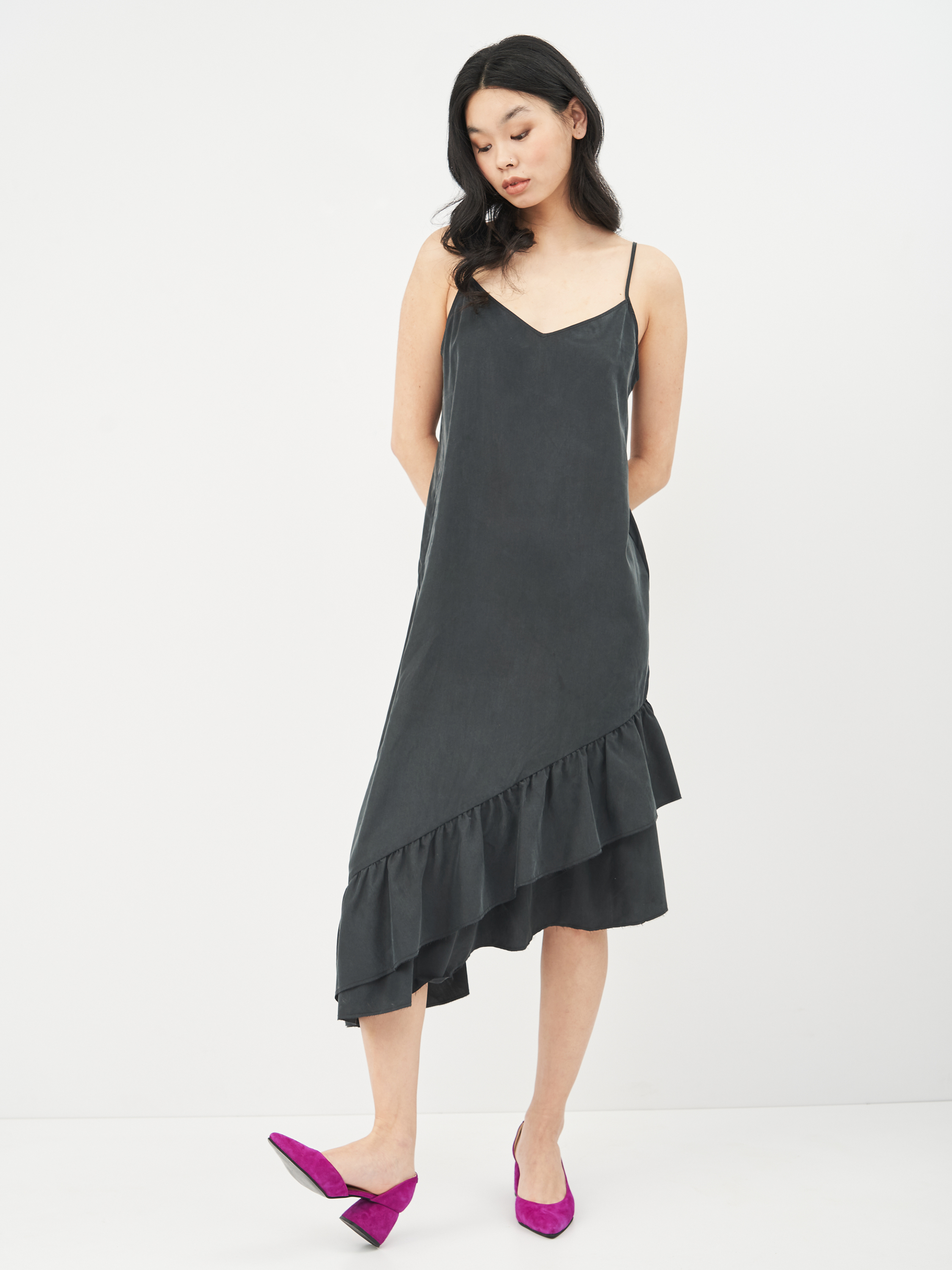 

Платье Monki KK0321698 S Темно-серое