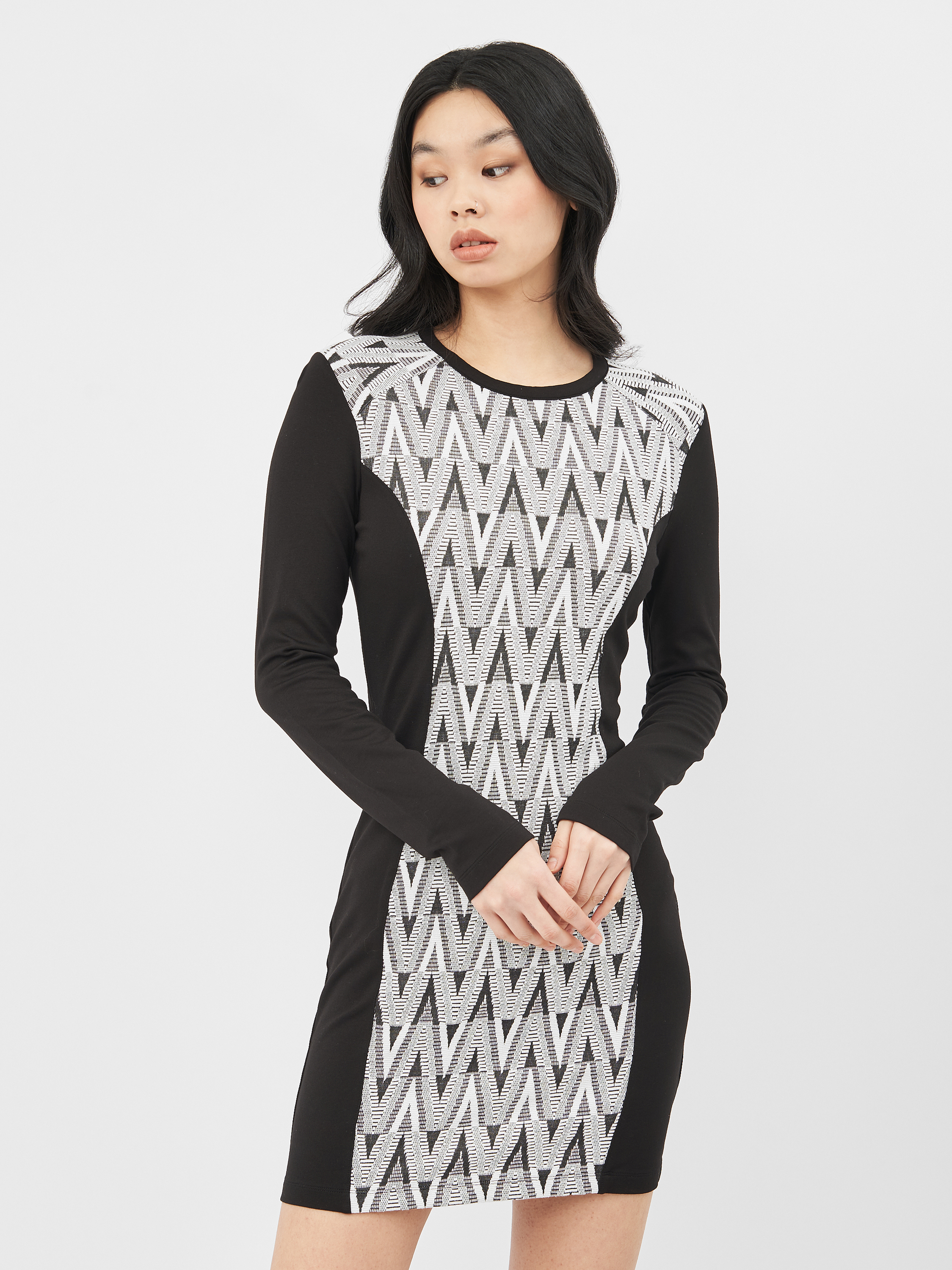

Платье H&M KK0321549 38 Черное с белым