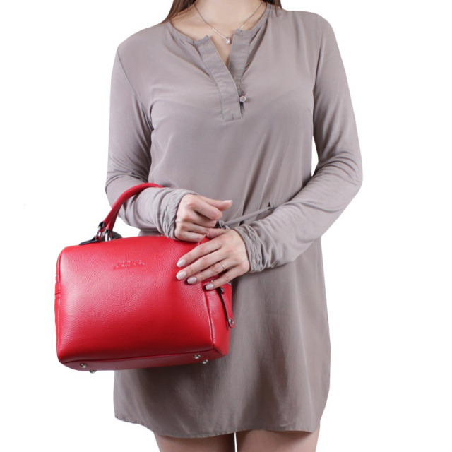 

Стильная сумочка из качественной телячьей кожи.20007/0219