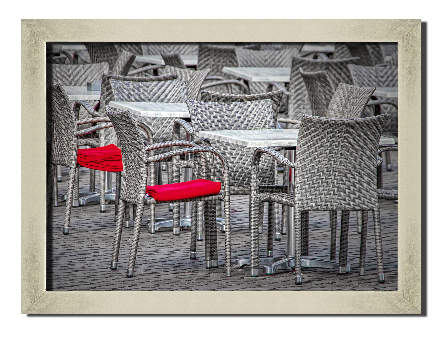 

Silver frame картина на файн-арт бумаге Серебряные стулья с красной тканью креативная тематика Hotel Arizona HD 31 см x 41 см