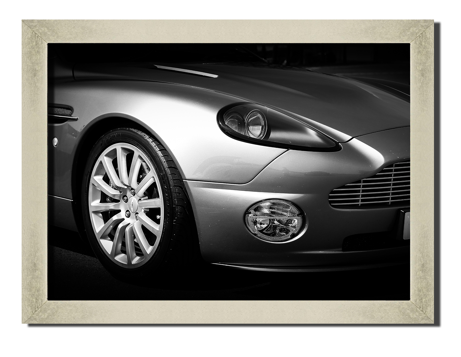 

Silver frame картина на файн-арт бумаге Спортивное авто Aston Martin гранд туризмо Hotel Arizona HD 31 см x 41 см