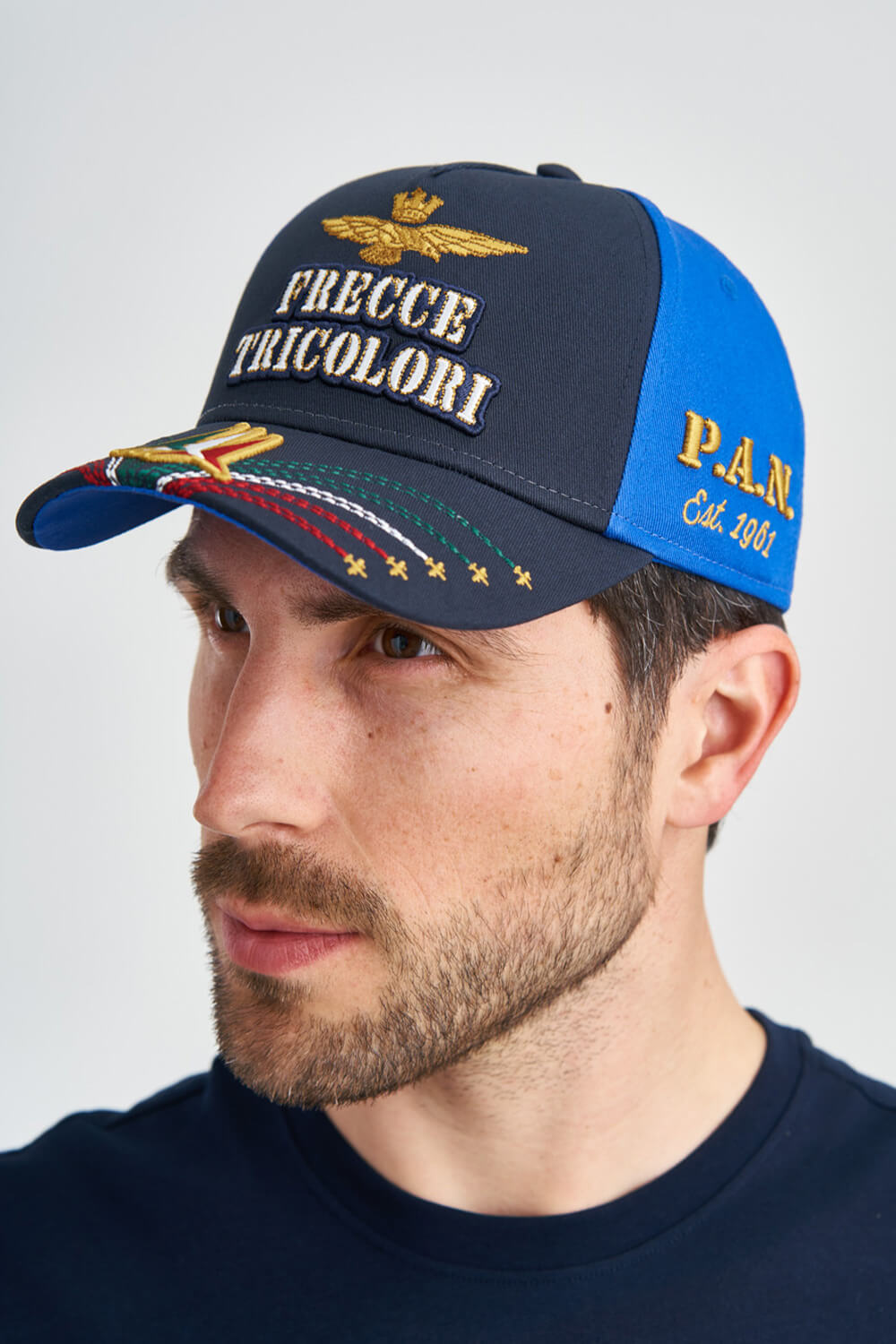 

Двухцветная мужская бейсболка Frecce Tricolori 3936