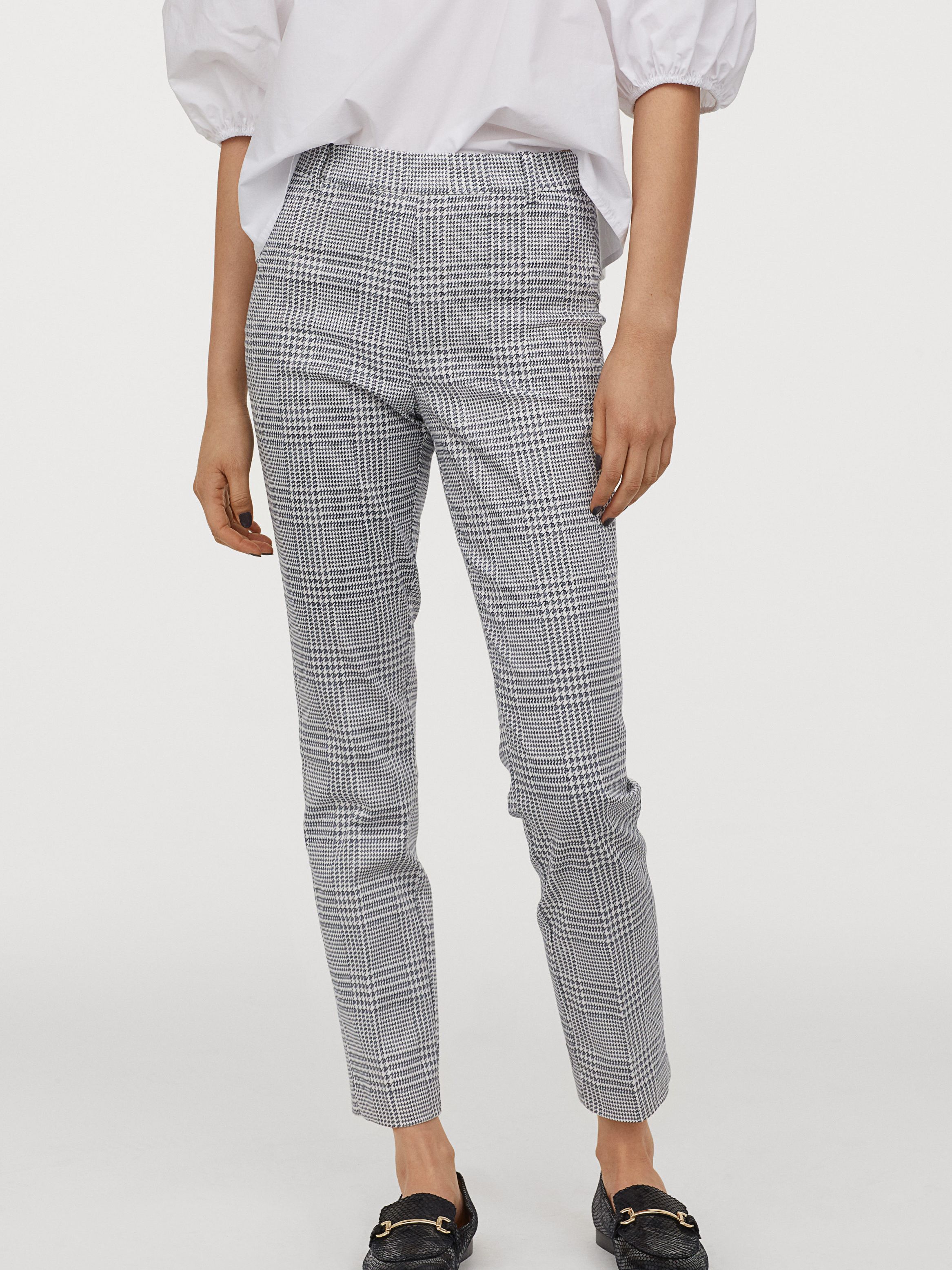 

Брюки H&M 060783346  Белые с синим, Брюки H&M 060783346 42 Белые с синим