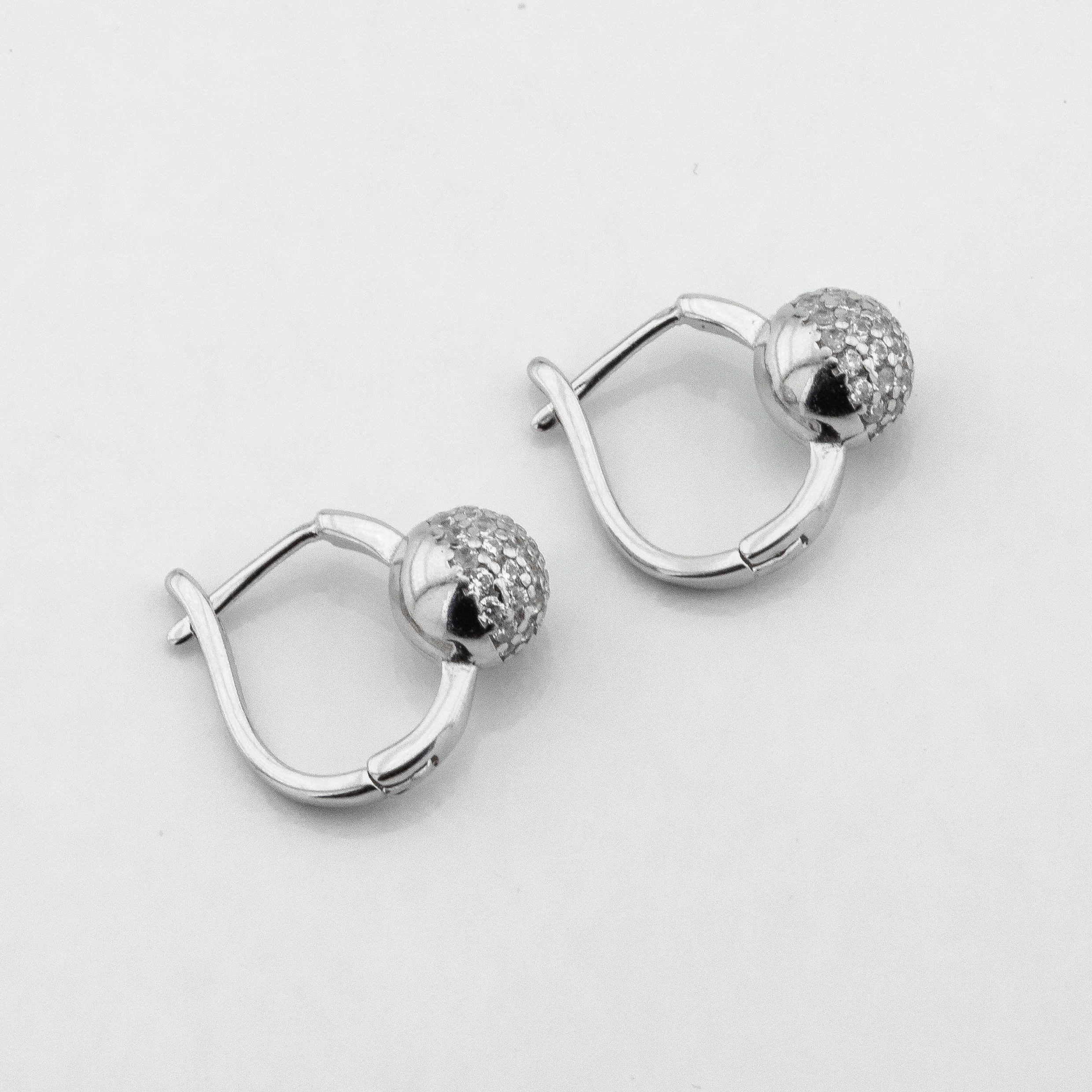 

Серебряные серьги Шарики с фианитами c121615 Диамант