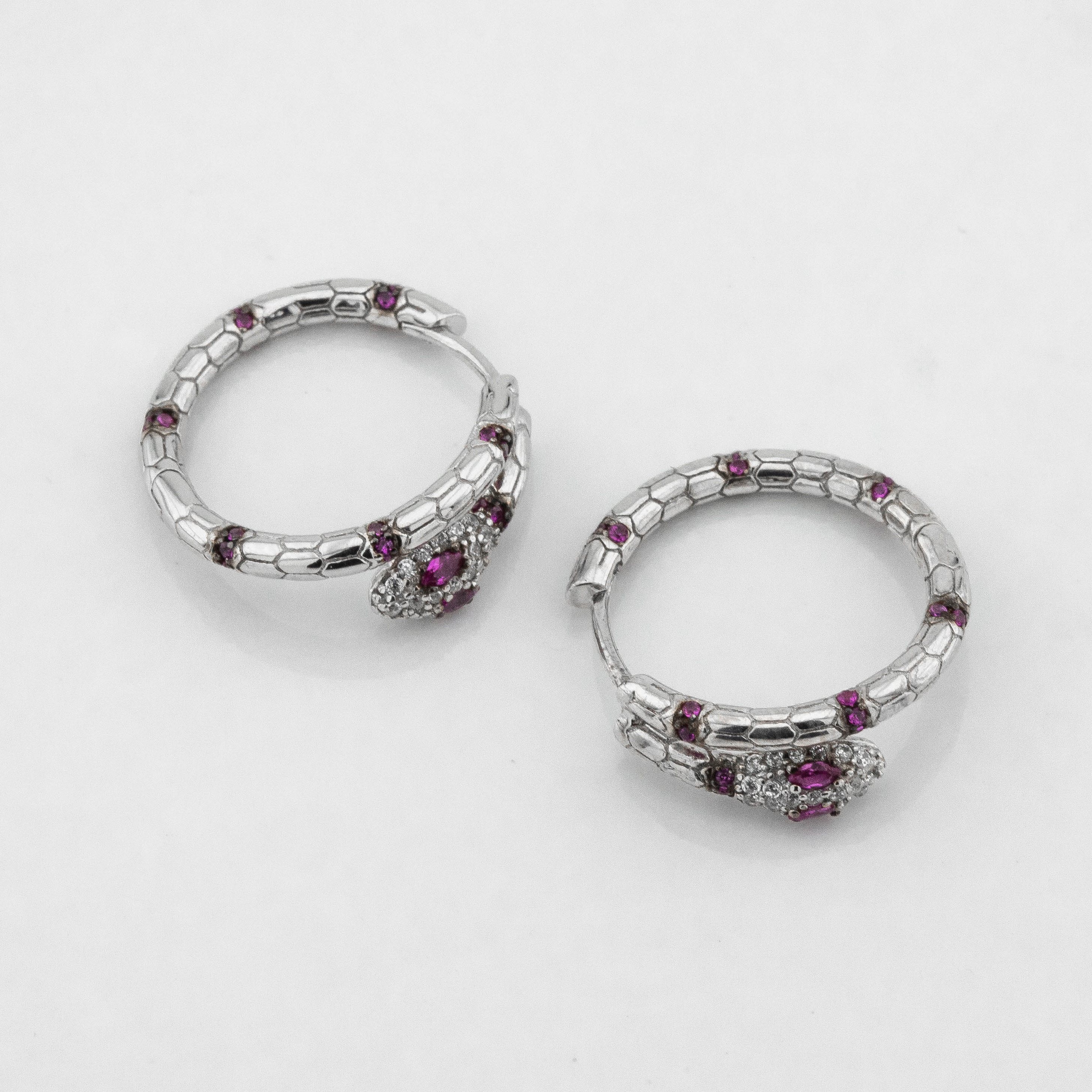 

Серебряные серьги Змейки c121666 Диамант