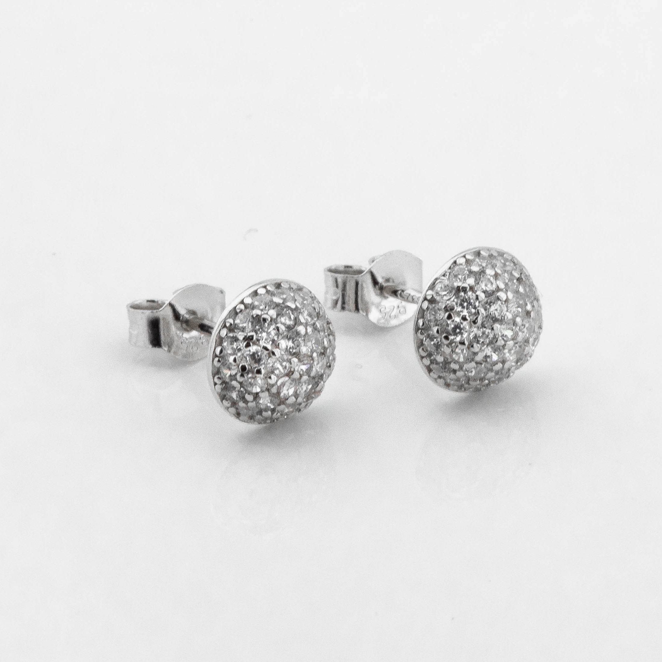 

Серебряные пусеты с фианитами c121680 Диамант