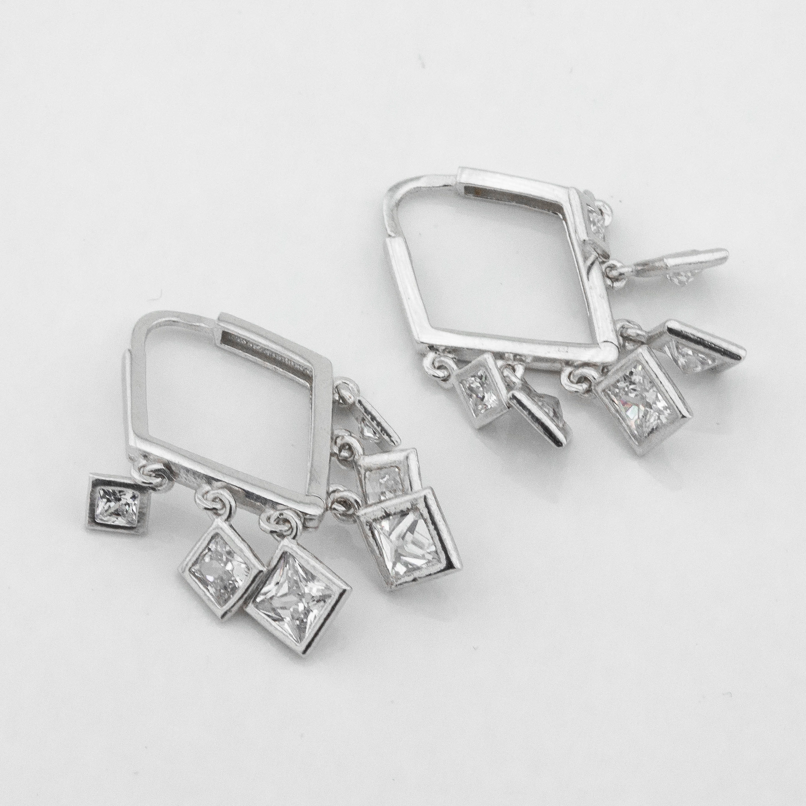 

Серебряные серьги с фианитами c121566 Диамант