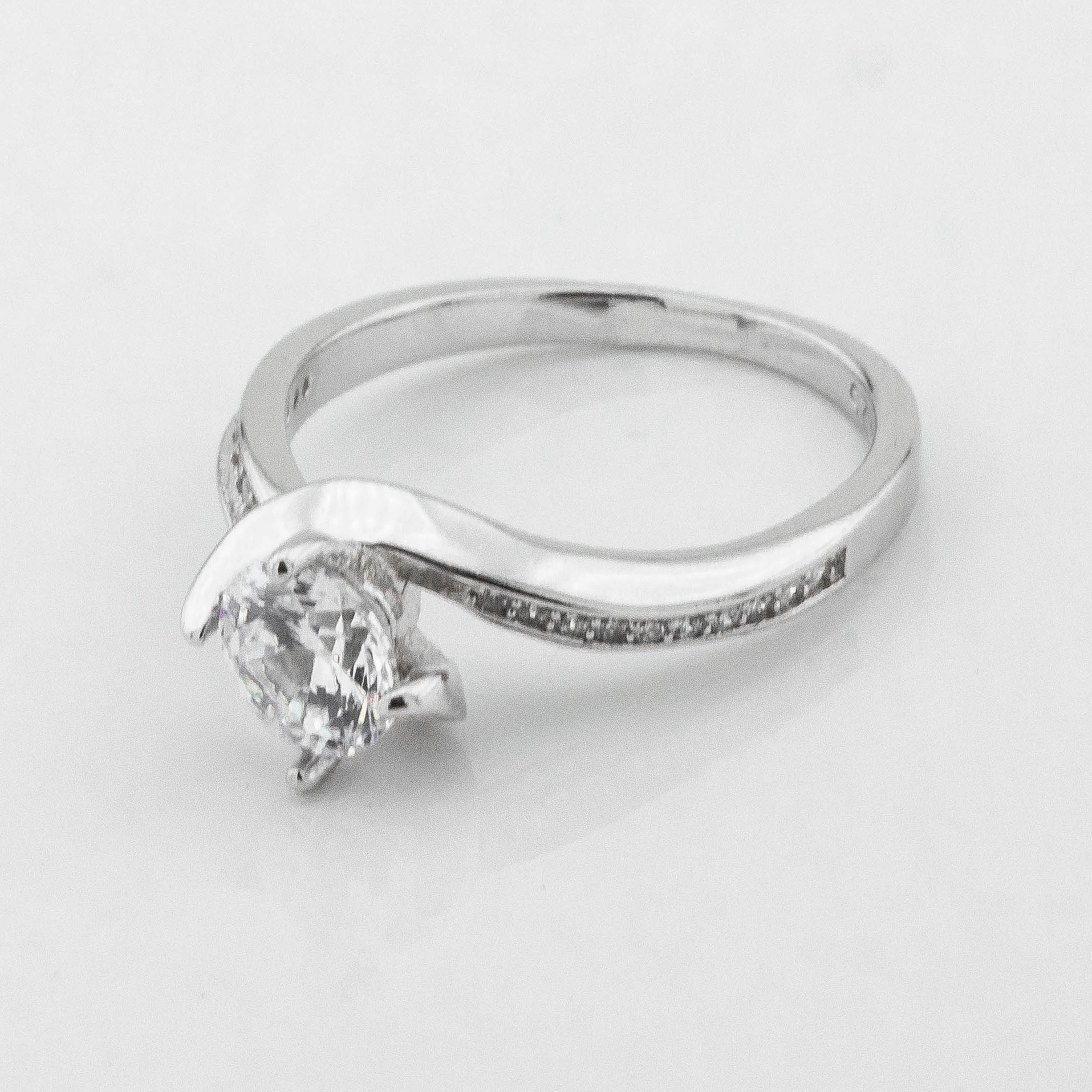 

Серебряное кольцо с фианитами K111703 Диамант, 15,5 размер