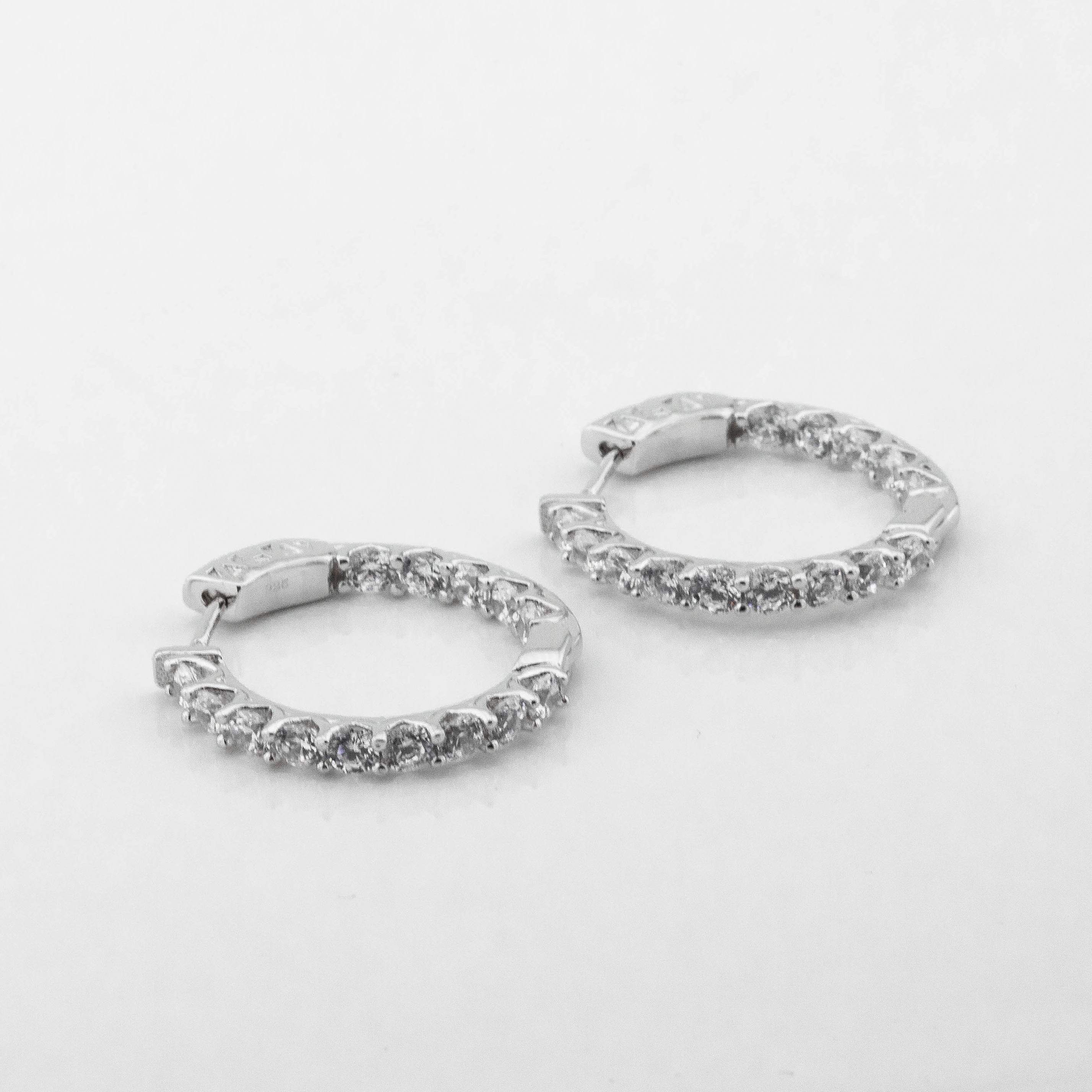 

Серебряные серьги-кольца с фианитами c121599 Диамант
