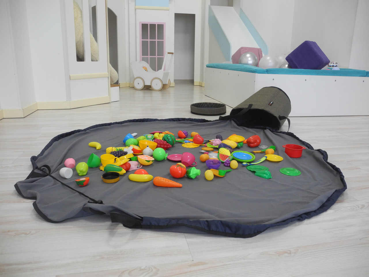 

Корзина для игрушек с ковриком LeRoy Rest