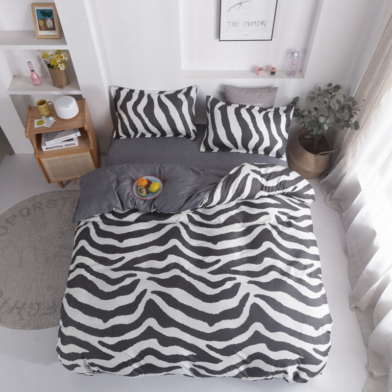 

Комплект постельного белья с животным принтом серый Zebra (полуторный) Berni Home Серый