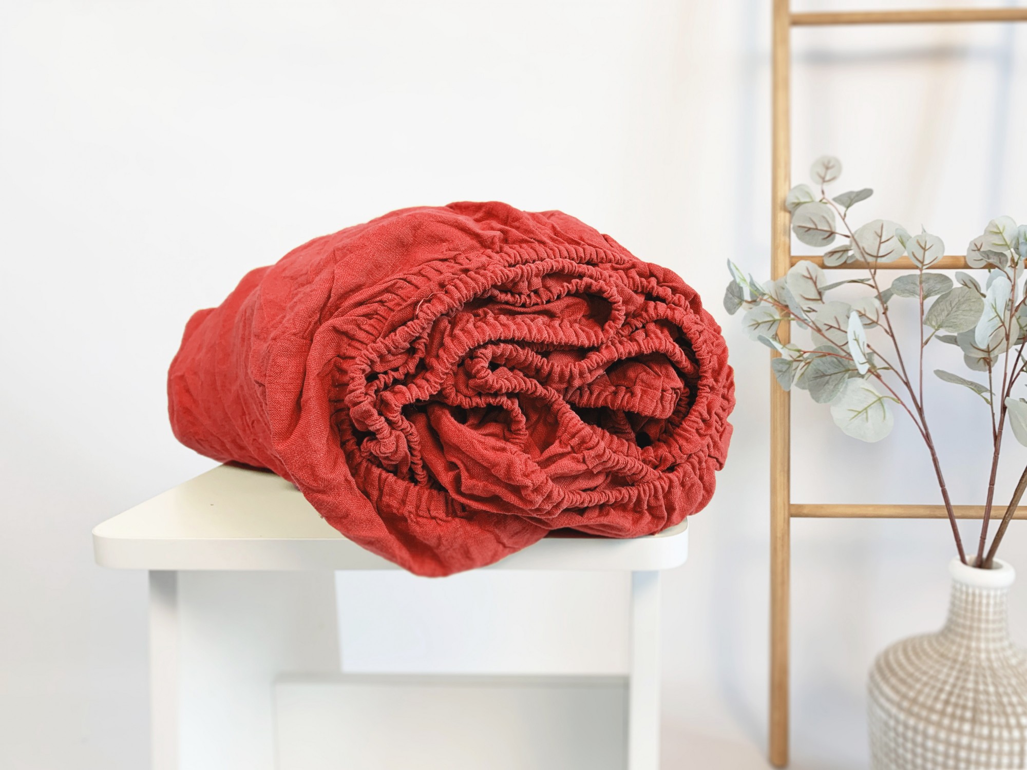 

Льняная простынь на резинке TouchableLinen 150x190x25 см Красный