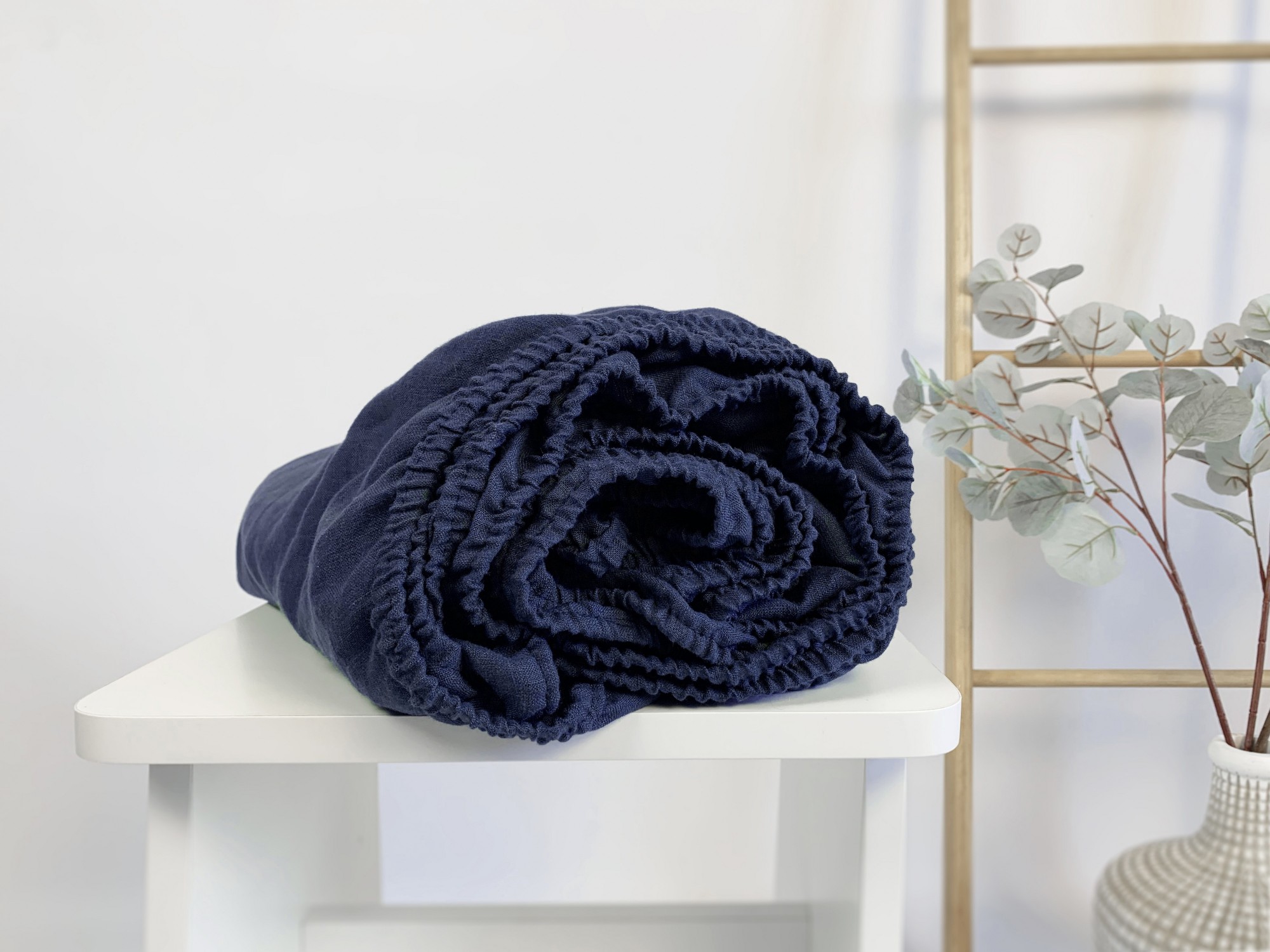 

Льняная простынь на резинке TouchableLinen 160x190x25 см Темно синий