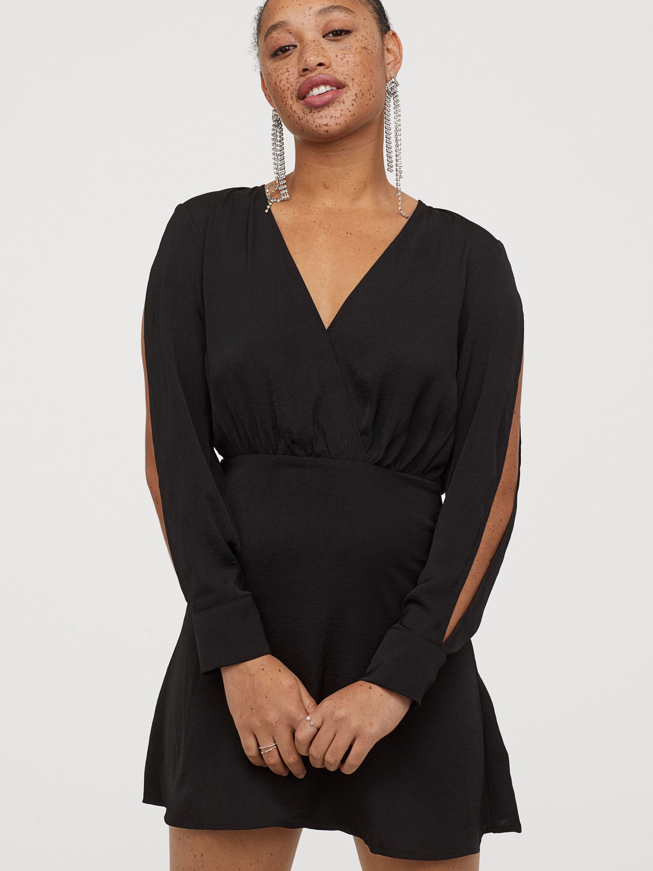 

Платье H&M 0639510-010 38 Черное