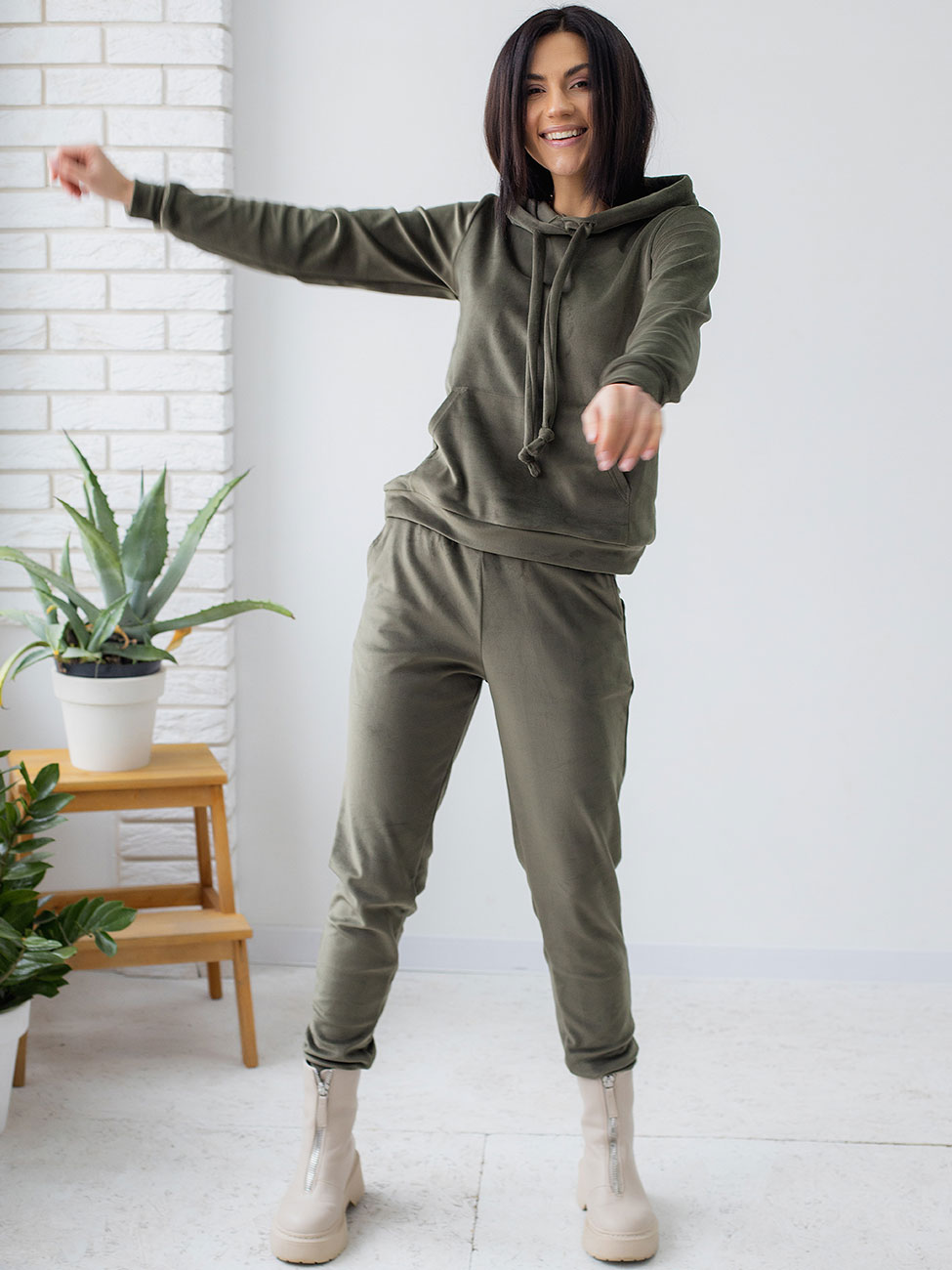 

Велюровый костюм с карманом кенгуру Хаки XL Vikamoda 3175