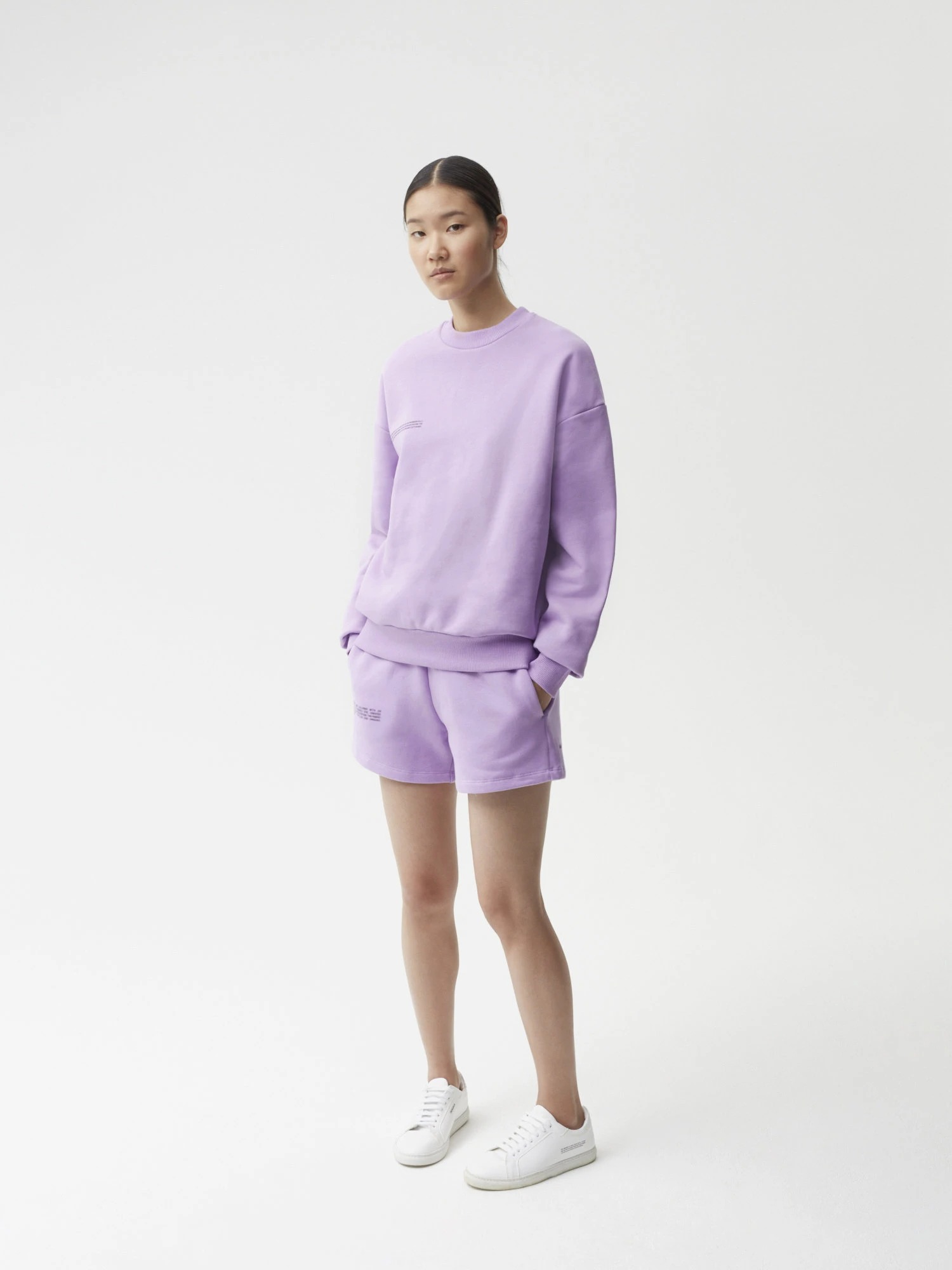 

Облегченный женский oversized костюм (свитшот и шорты) из органического хлопка The Pangaia Lightweight Organic Cotton Suit Orchid Purple пастельно-фиолетовый XL