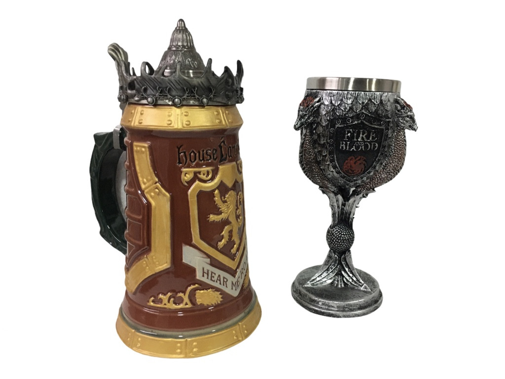 

Подарочный набор Готика Кружка Game Of Thrones House Lannister Stein Игра Престолов Дом Ланнистеров и Fire And Blood 650/200 мл