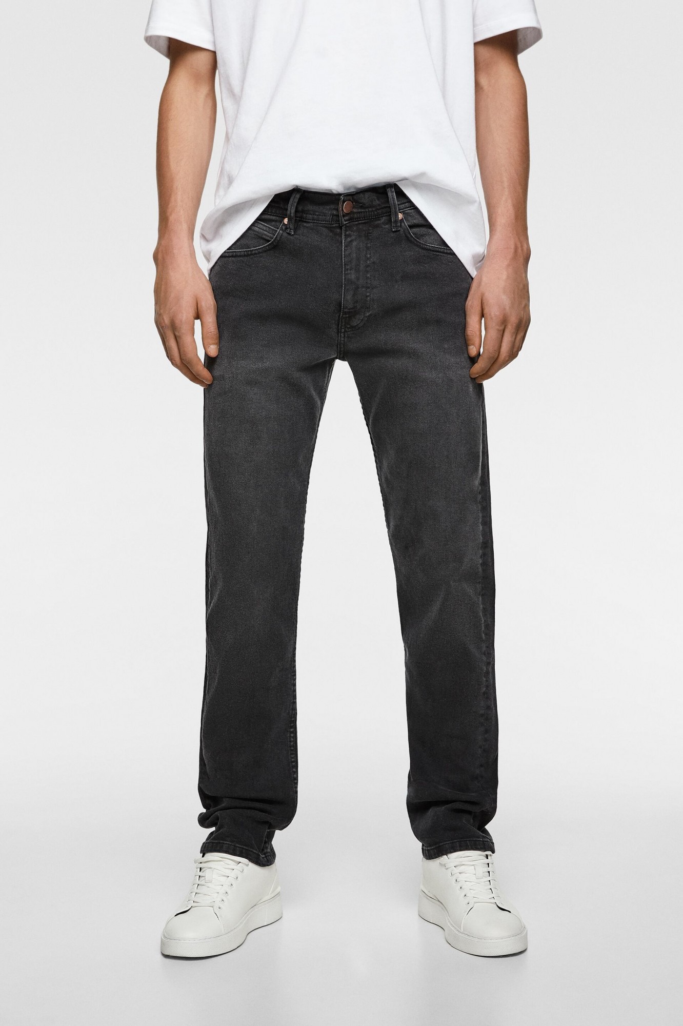 

Джинсы Zara черные 42 (5575 427 822)