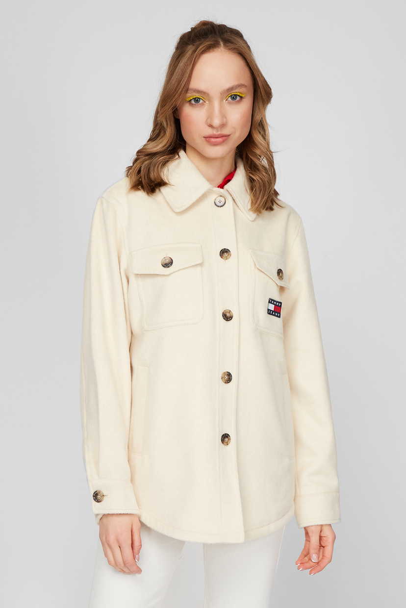 

Женское бежевое пальто-рубашка TJW FRONT POCKET BADGE SHACKET Tommy Hilfiger M DW0DW10195