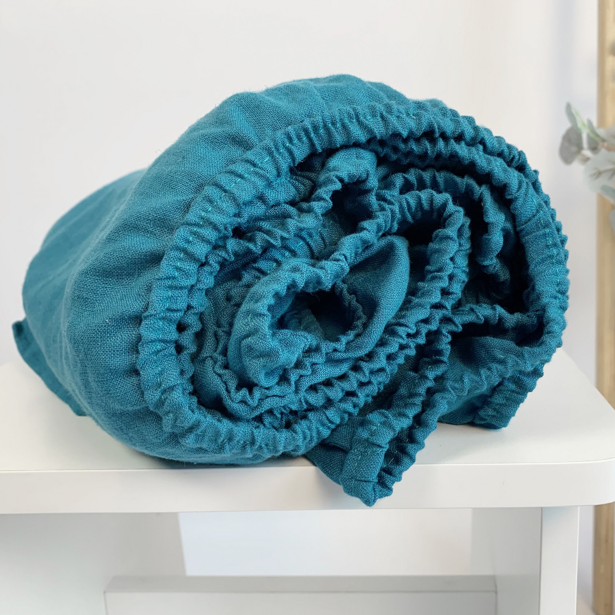 

Льняная простынь на резинке TouchableLinen 150x200x25 см Темно бирюзовый
