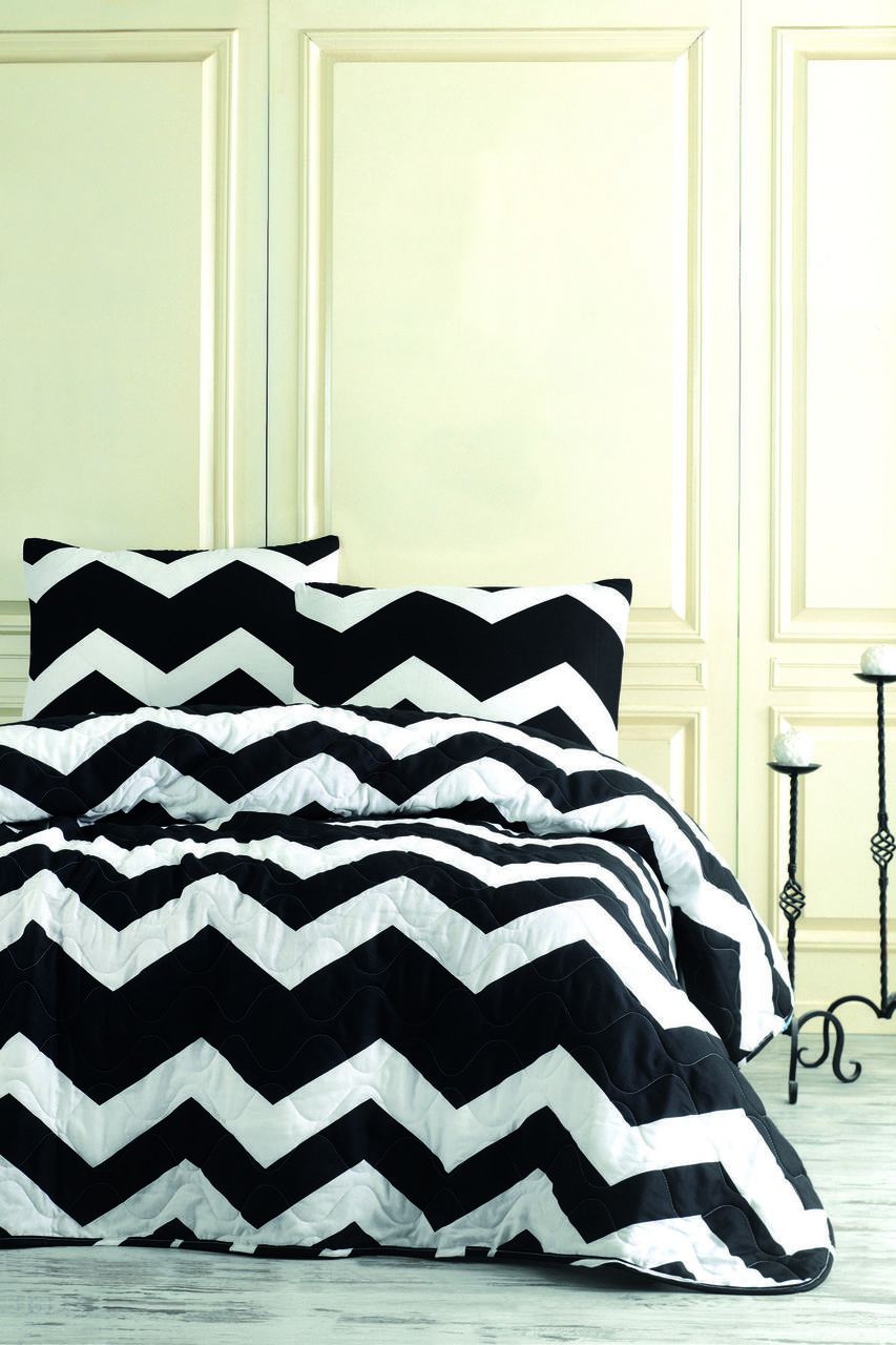 

Покрывало стеганное с наволочкой Eponj Home B&W - BigZigzag 160*220