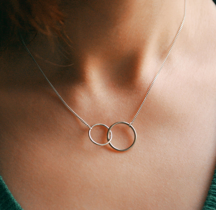

Срібне кольє з двома кільцями Dadiverin Jewelry Розмір S (2500)